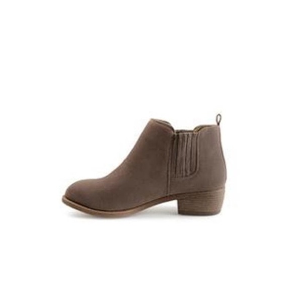 "JOURNEE COLLECTION Women's Gray Side Cushioned Ramsey Boots - Size 7" - Picture 2 of 5